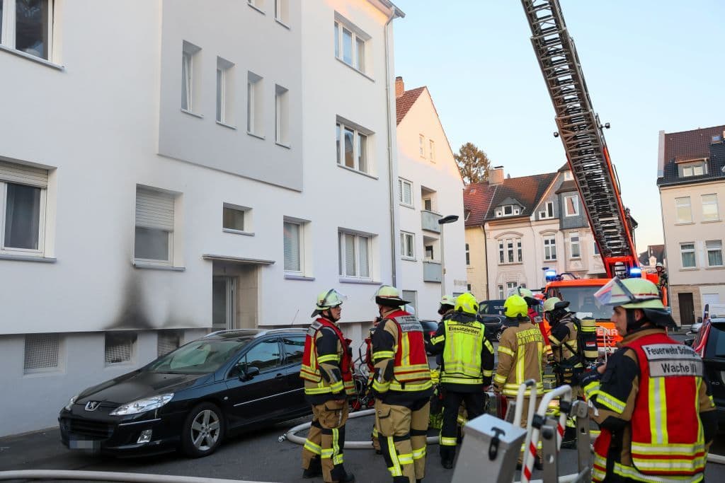 Zwei Schwerverletzte nach Verpuffung und Kellerbrand - Hund gerettet