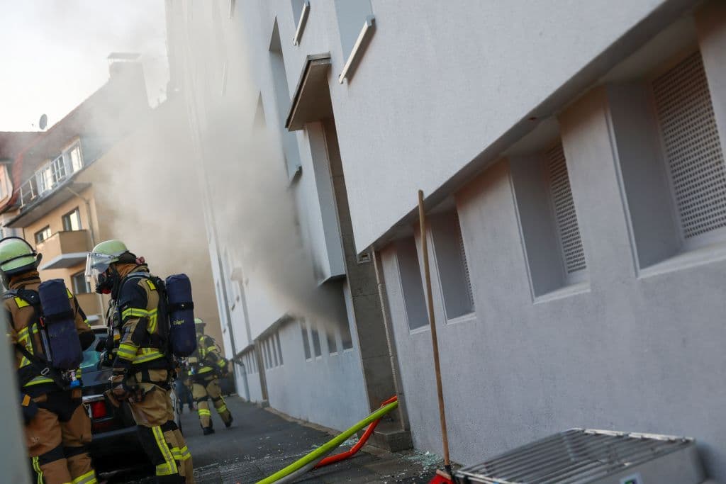 Zwei Schwerverletzte nach Verpuffung und Kellerbrand - Hund gerettet