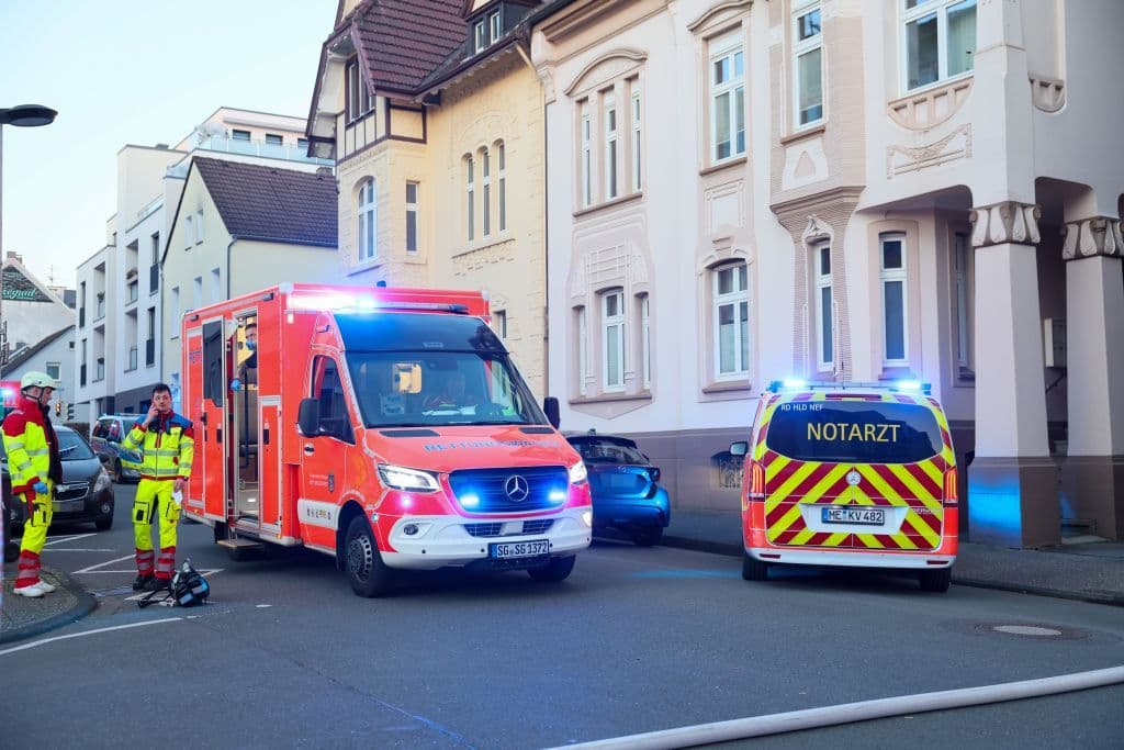 Zwei Schwerverletzte nach Verpuffung und Kellerbrand - Hund gerettet