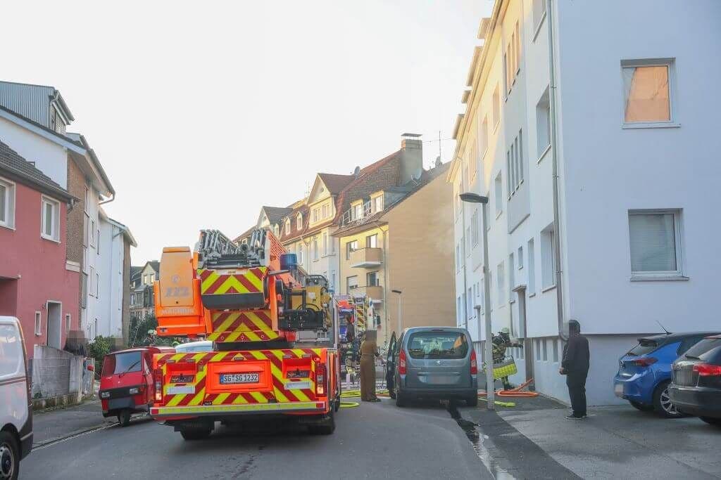 Zwei Schwerverletzte nach Verpuffung und Kellerbrand - Hund gerettet