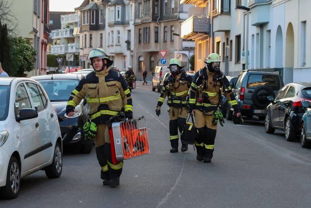 Zwei Schwerverletzte nach Verpuffung und Kellerbrand - Hund gerettet