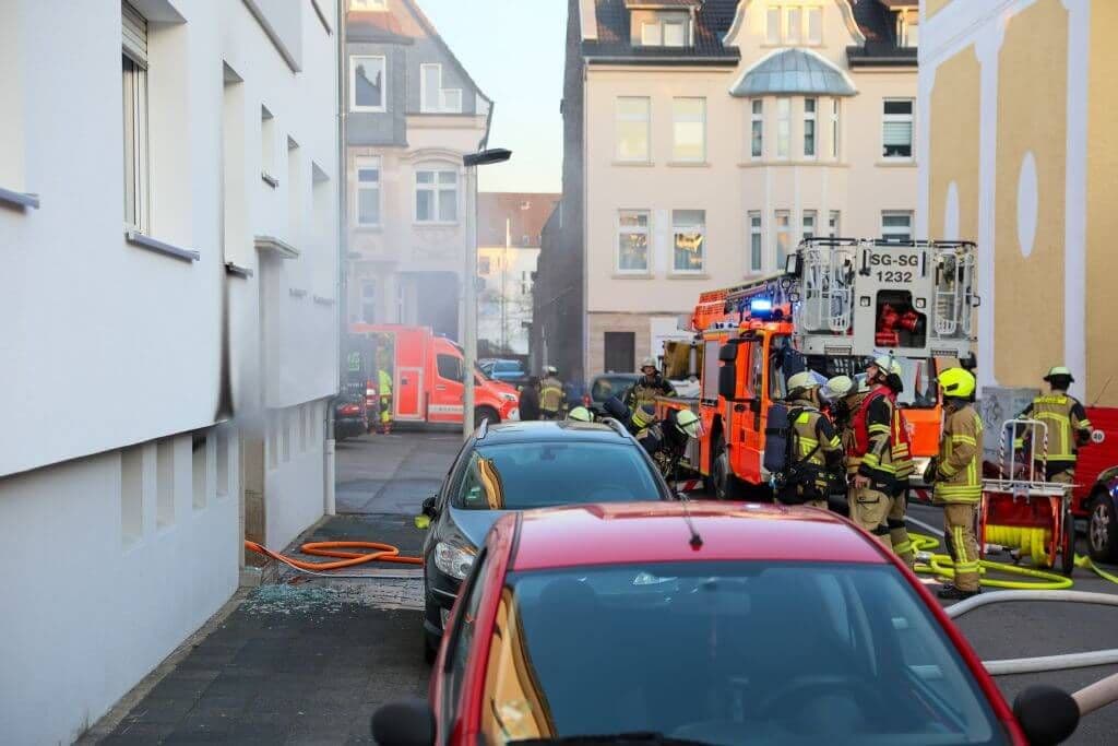 Zwei Schwerverletzte nach Verpuffung und Kellerbrand - Hund gerettet