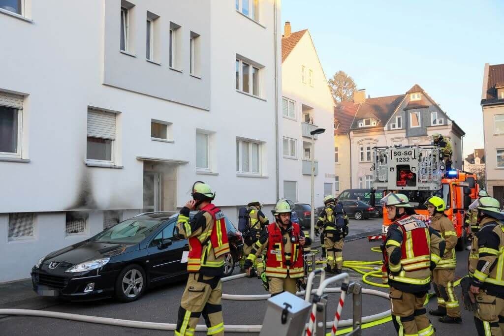 Zwei Schwerverletzte nach Verpuffung und Kellerbrand - Hund gerettet