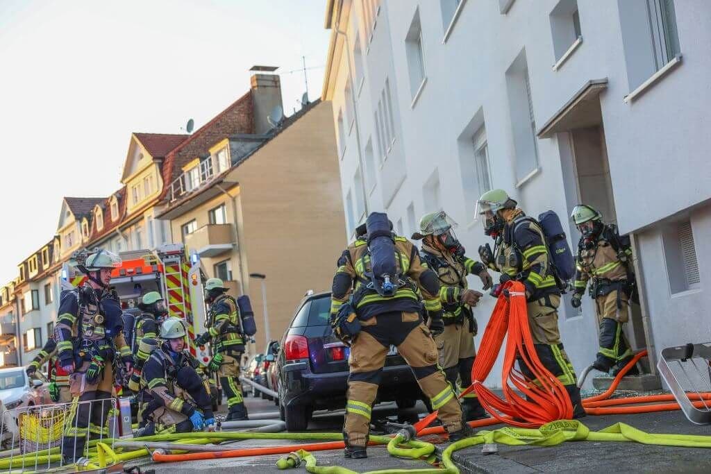 Zwei Schwerverletzte nach Verpuffung und Kellerbrand - Hund gerettet