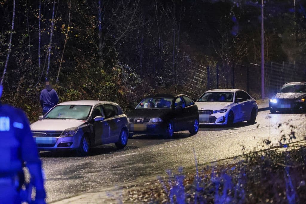 200 Autotuner gingen auf Polizeikräfte los - Polizisten aus ganz NRW eilten zur Hilfe