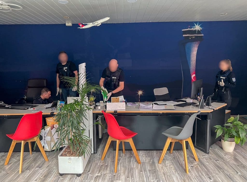 Durchsuchungen in Solinger Reisebüro