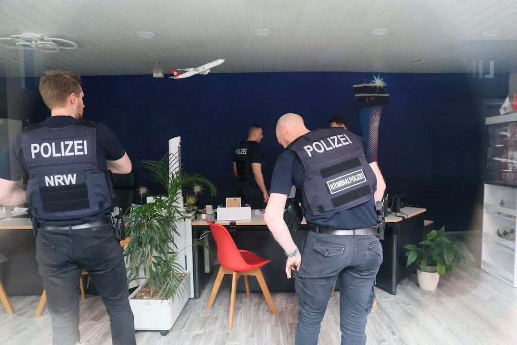 Durchsuchungen in Solinger Reisebüro