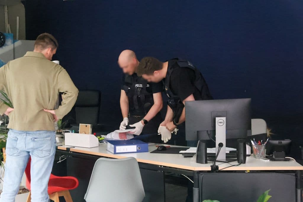 Durchsuchungen in Solinger Reisebüro