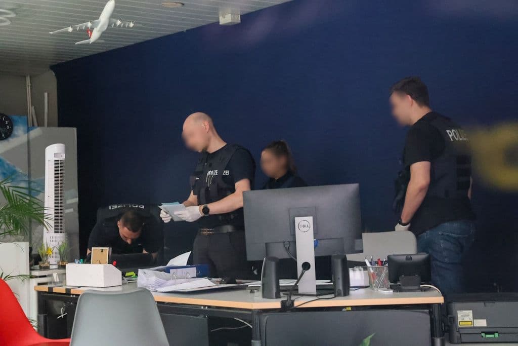 Durchsuchungen in Solinger Reisebüro