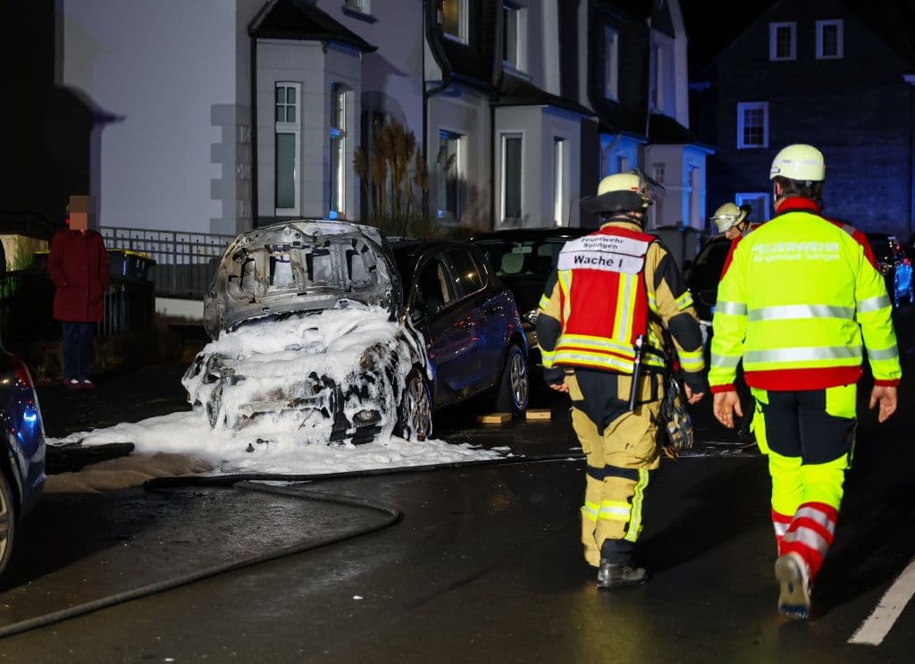 remscheider-strasse-fahrzeug-auto-feuerwehr (1)