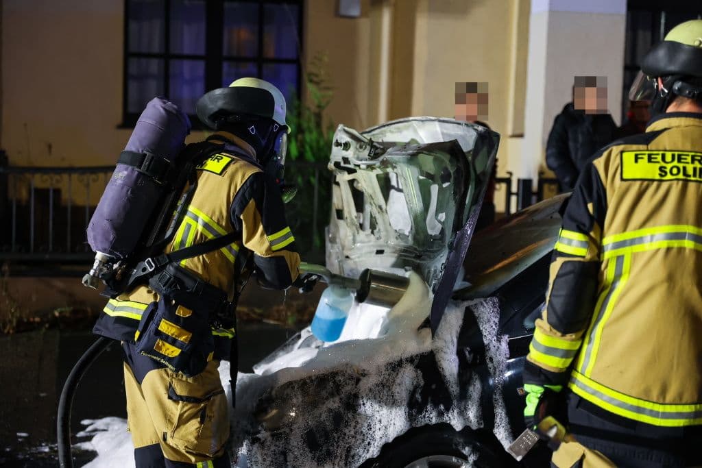 remscheider-strasse-fahrzeug-auto-feuerwehr (2)