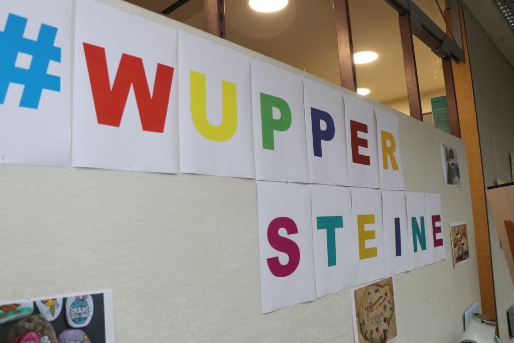 sanitaetshaus-koeppchen-wuppersteine-schaufenster-kunst (1)