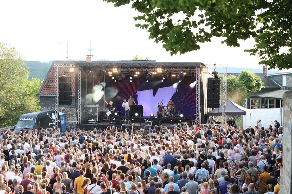schloss-burg-konzert-kasalla-bounce (1)