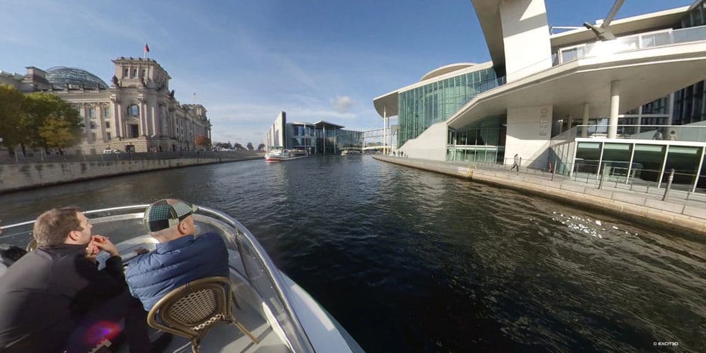Senioren reisen mit VR - 360 Grad Berlin Spreefahrt