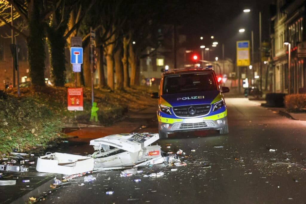 Silvesternacht 2025/2026 in Solingen - zahlreiche Einsätze für Feuerwehr und Polizei
