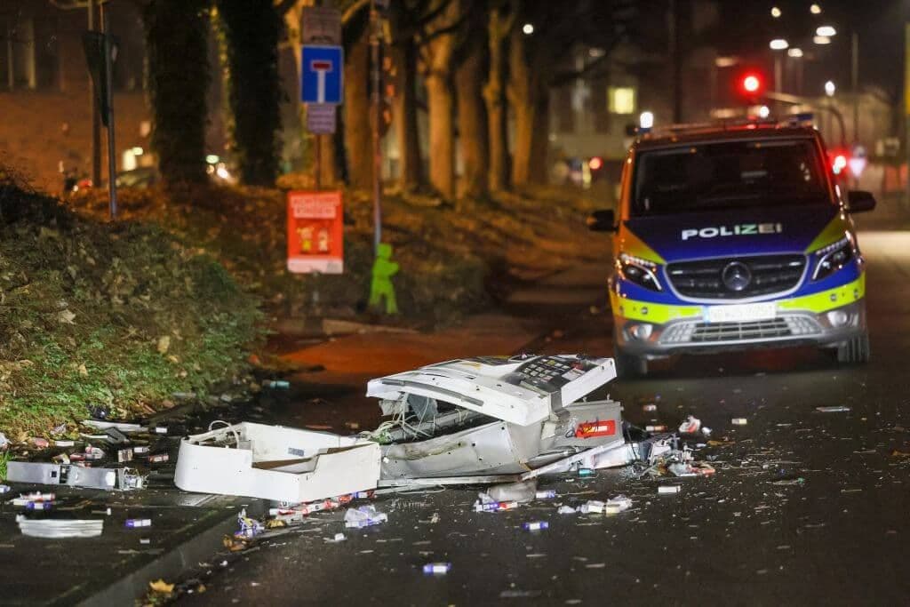 Silvesternacht 2025/2026 in Solingen - zahlreiche Einsätze für Feuerwehr und Polizei