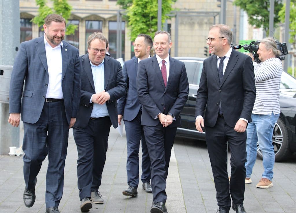 stadtwerke-sws-bob-batterie-oberleitungsbus-ohligs-minister-wissing (1)