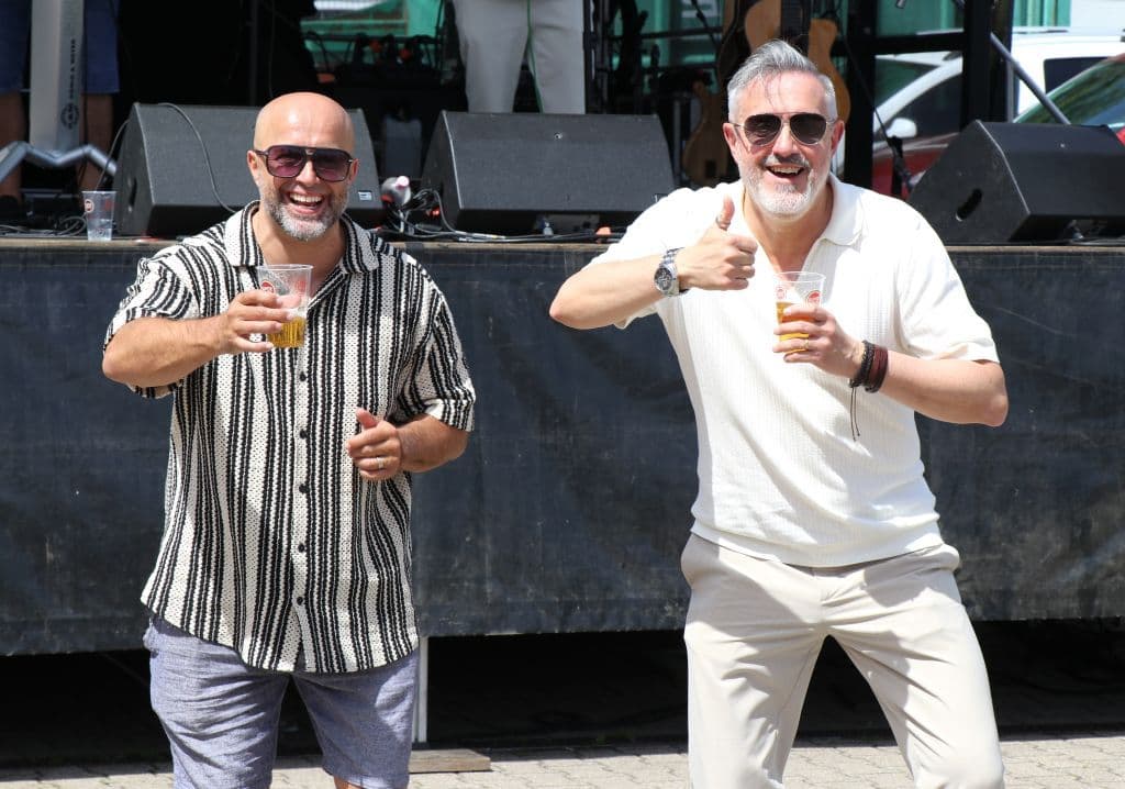 trio-pfingstfest-suedpark-helfende-schirme (18)