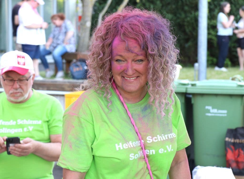 trio-pfingstfest-suedpark-helfende-schirme (37)