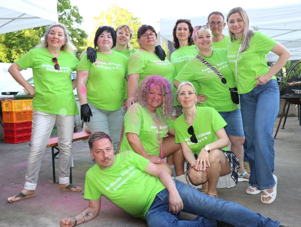 trio-pfingstfest-suedpark-helfende-schirme (38)
