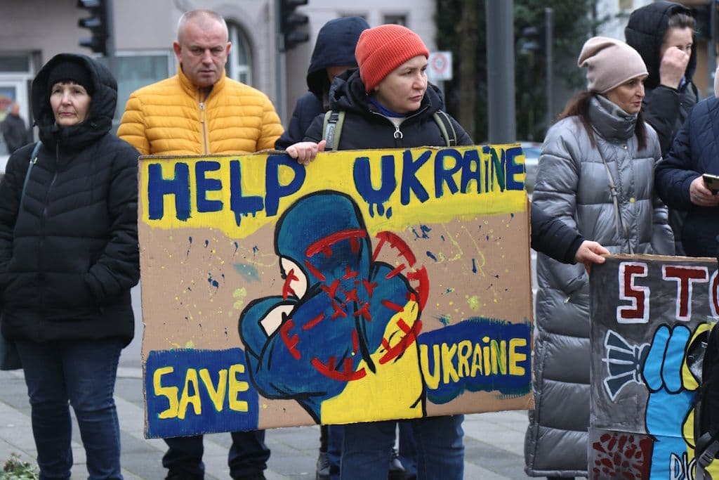 ukraine-krieg-zwei-jahre-kundgebung-rathaus (3)
