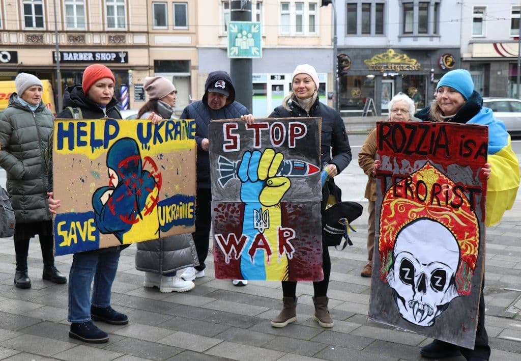 ukraine-krieg-zwei-jahre-kundgebung-rathaus (4)