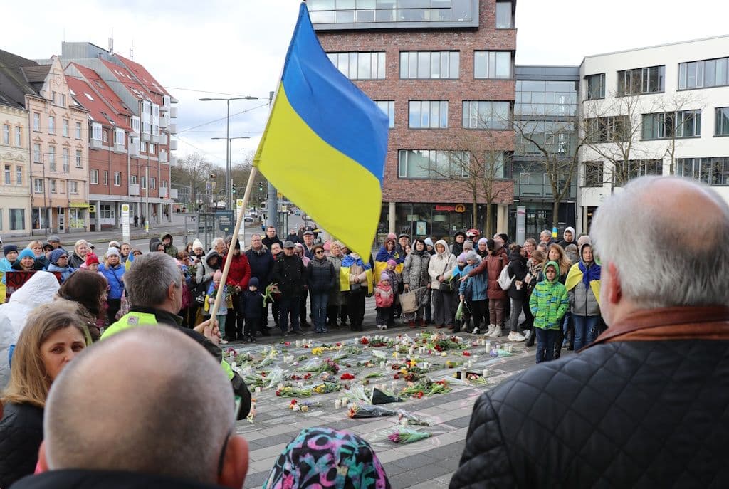 ukraine-krieg-zwei-jahre-kundgebung-rathaus (7)