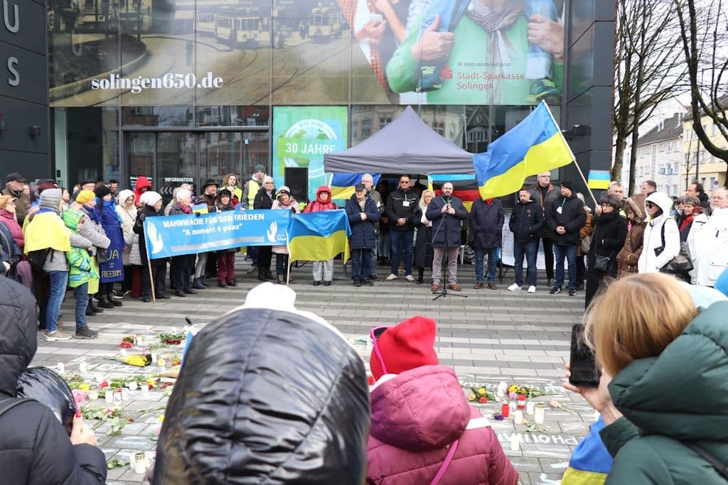 ukraine-krieg-zwei-jahre-kundgebung-rathaus (9)