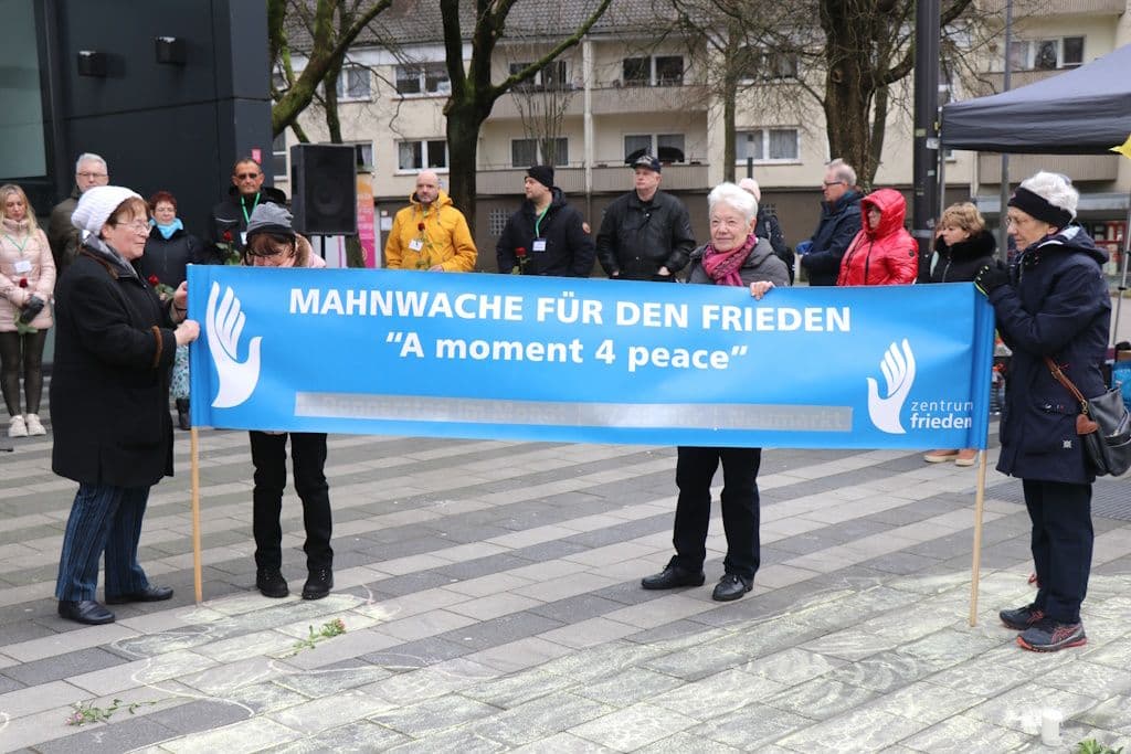 ukraine-krieg-zwei-jahre-mahnwache-rathaus (5)