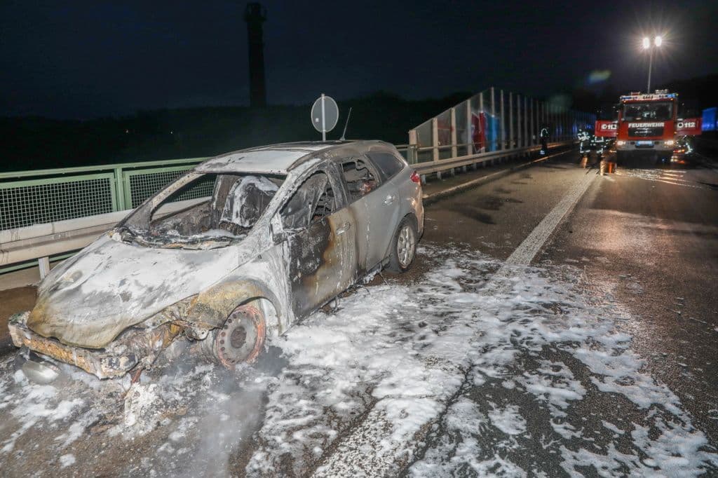 unfall-autobahn-a46-feuerwehr (3)