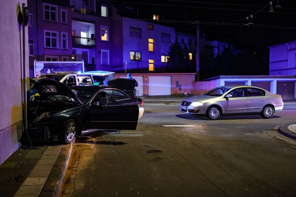 Solingen: Flucht vor der Polizei endet mit schwerem Unfall