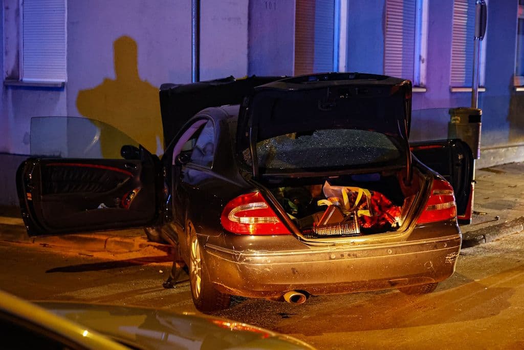 Solingen: Flucht vor der Polizei endet mit schwerem Unfall