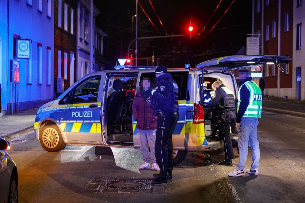 Solingen: Flucht vor der Polizei endet mit schwerem Unfall