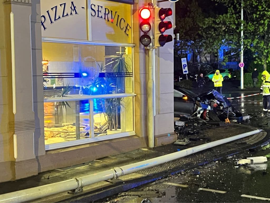 verkehrsunfall-merscheid-bebelallee-schwarze-pfaehle (1)