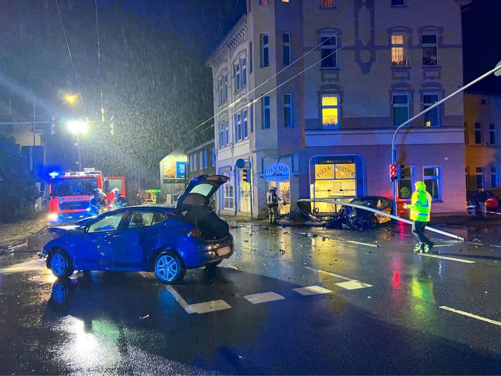 verkehrsunfall-merscheid-bebelallee-schwarze-pfaehle (12)