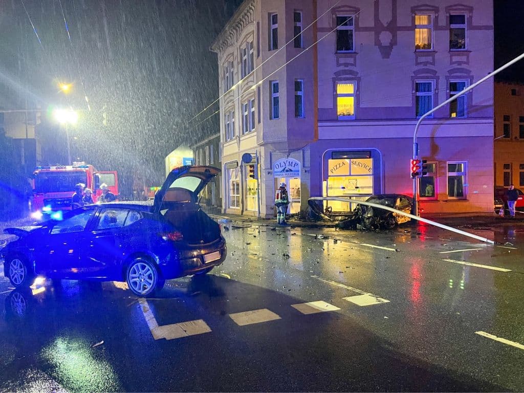verkehrsunfall-merscheid-bebelallee-schwarze-pfaehle (13)