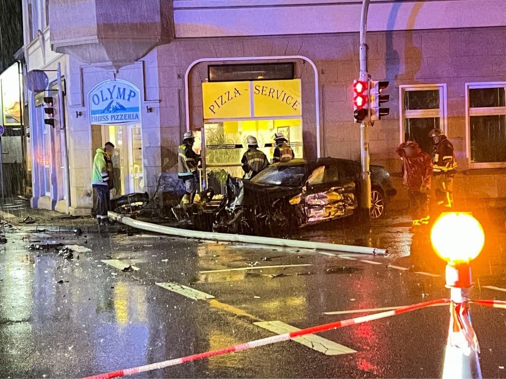 verkehrsunfall-merscheid-bebelallee-schwarze-pfaehle (2)