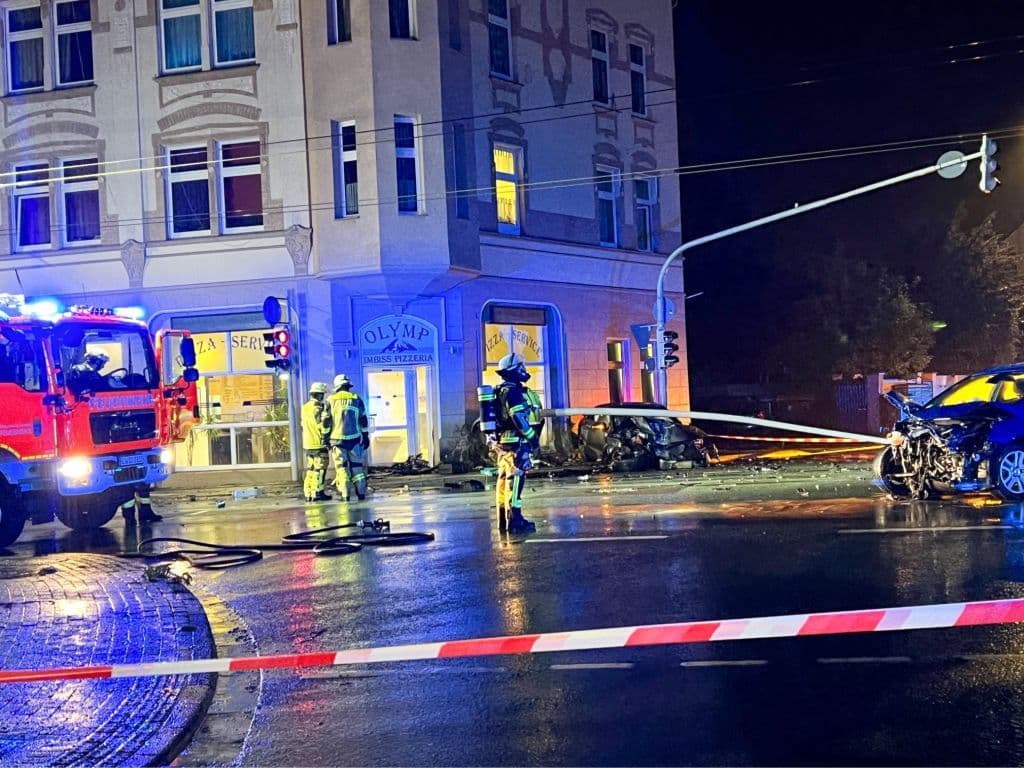 verkehrsunfall-merscheid-bebelallee-schwarze-pfaehle (6)