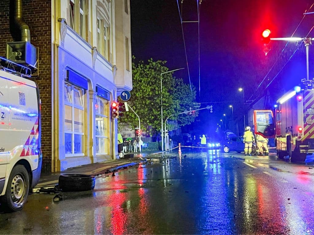 verkehrsunfall-merscheid-bebelallee-schwarze-pfaehle (7)
