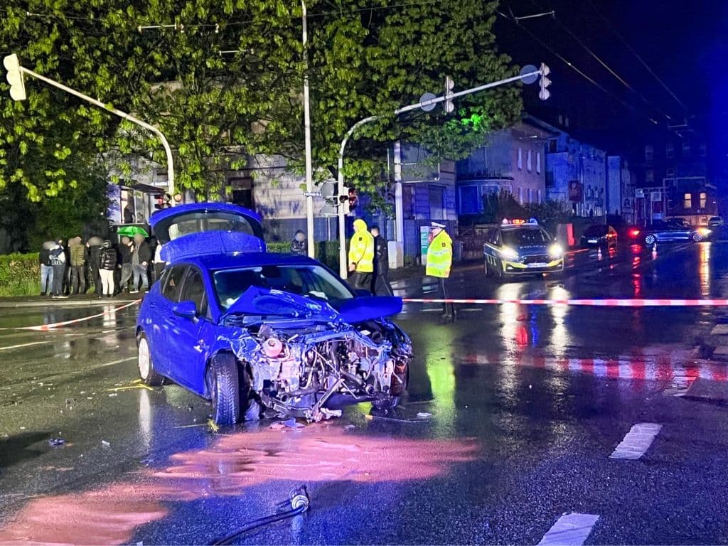verkehrsunfall-merscheid-bebelallee-schwarze-pfaehle (8)