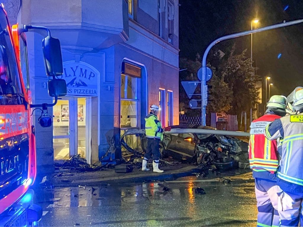 verkehrsunfall-merscheid-bebelallee-schwarze-pfaehle (9)