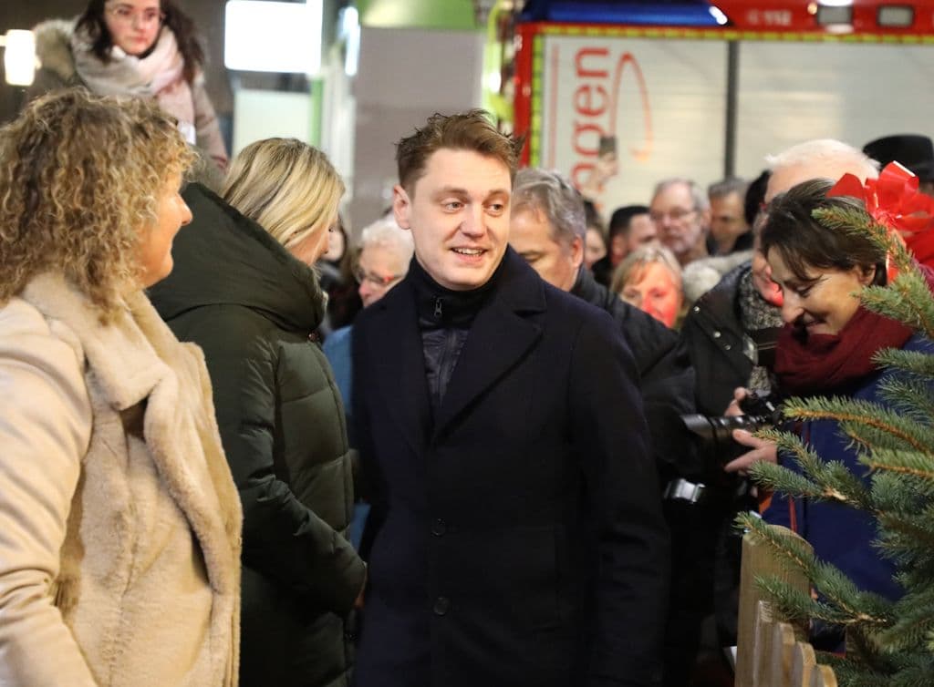 weihnachtspyramide-alter-markt-anschieben-advent-november-2025 (6)