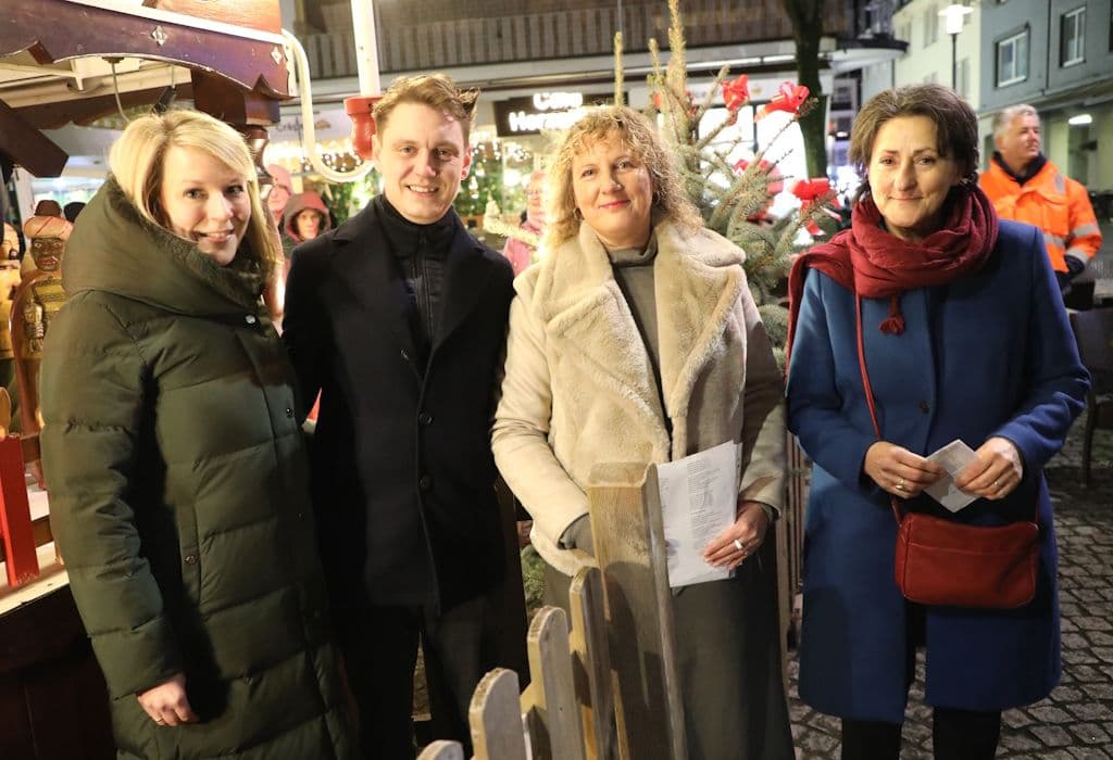 weihnachtspyramide-alter-markt-anschieben-advent-november-2025 (8)