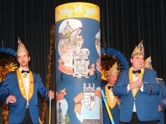 Wer zur Sessionseröffnung am 11.11. aus der Tonne als neuer Hoppeditz springen wird, ist noch geheim. Im vergangenen Jahr war es Jan Höttges, der als Hoppeditz die fünfte Jahreszeit eröffnete. (Archivfoto: © B. Glumm)