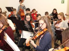 Gaben am Freitagvormittag im Rathaus eine Kostprobe ihres Könnens: Die "Jungen Symphoniker" aus St. Petersburg sind zu Besuch in der Klingenstadt. (Foto: B. Glumm)