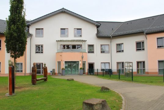 Seit fünf jahren lebt Martina Görtz im Haus Eiche, einem Haus für Menschen mit Demenz des Diakonischen Werkes Bethanien e. V. (Foto: B. Glumm)