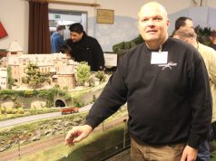 Jörg Köhler ist im Vorstand der Eisenbahnfreunde Solingen und Gründungsmitglied des Verein. Er ist vom "Bazillus Modelleisenbahn" infiziert, wie er selbst sagt. Und das schon seit 40 Jahren. (Foto: B. Glumm)