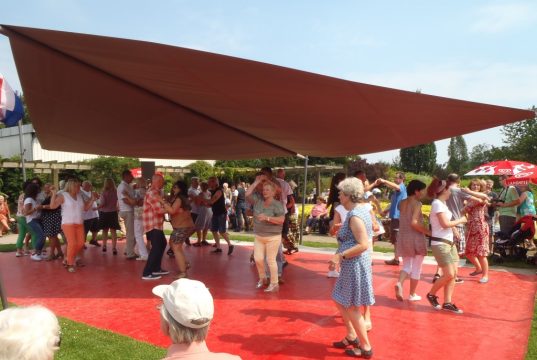 Zum letzten Tanztee im Botanischen Garten in diesem Jahr darf am 18. September das Tanzbein geschwungen werden. (Foto: Stiftung Botanischer Garten Solingen e.V.)