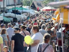 Im kommenden Jahr wird es in Solingen wieder zahlreiche Trödelmärkte geben. Veranstalter können sich dafür bis zum 30. November bei der Stadtverwaltung bewerben. (Archivfoto: B. Glumm)