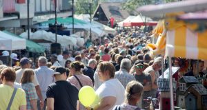 Im kommenden Jahr wird es in Solingen wieder zahlreiche Trödelmärkte geben. Veranstalter können sich dafür bis zum 30. November bei der Stadtverwaltung bewerben. (Archivfoto: B. Glumm)